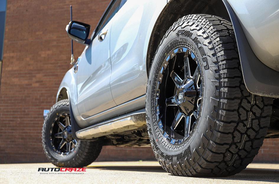 FORD EVEREST BLADE  OR GLOSS BLACK MILLED